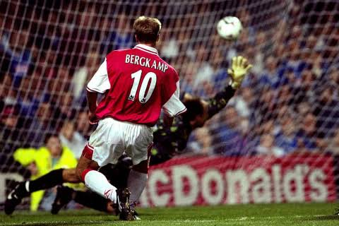 Dennis Bergkamp: Đôi chân nghệ sĩ và khối óc kiến trúc sư